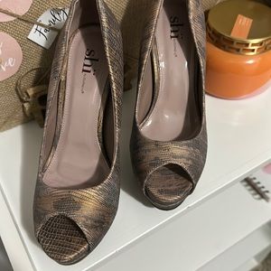 BEAUTIFUL heel by Shi by Journeys 7 1/2